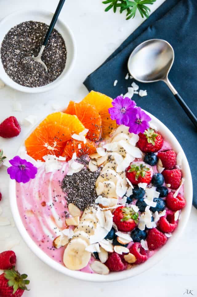 Berry Banana Smoothie Bowl - Aberdeen's Kitchen