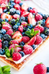 berry tart with mascarpone cream