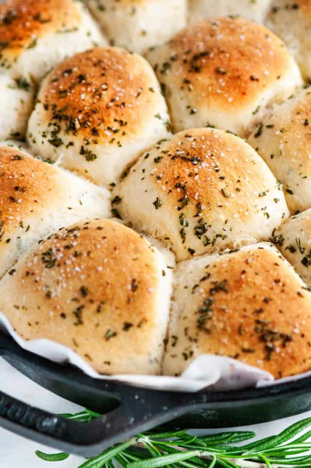 Rosemary Garlic Dinner Rolls - Aberdeen's Kitchen