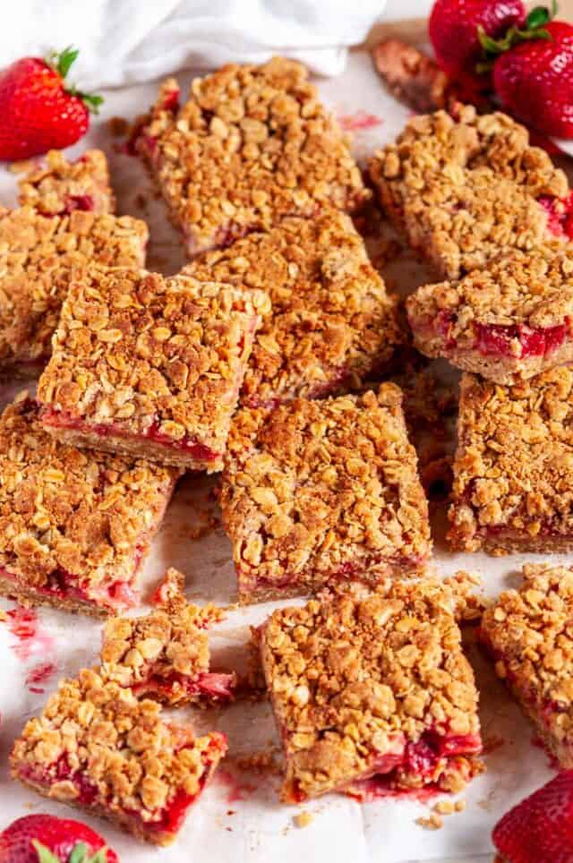 Strawberry Rhubarb Crumble Bars Aberdeens Kitchen