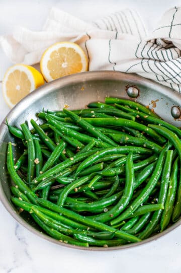 Easy Skillet Garlic Green Beans - Aberdeen's Kitchen