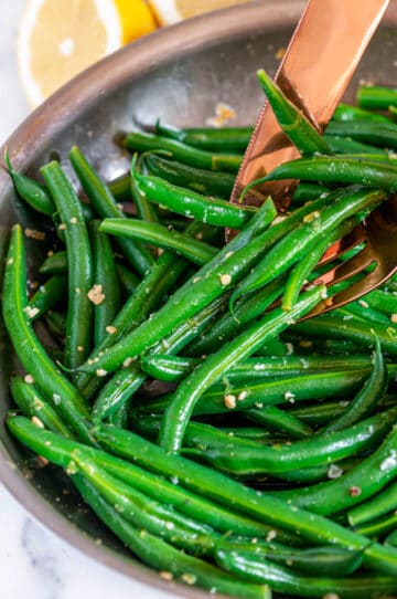 Easy Skillet Garlic Green Beans - Aberdeen's Kitchen