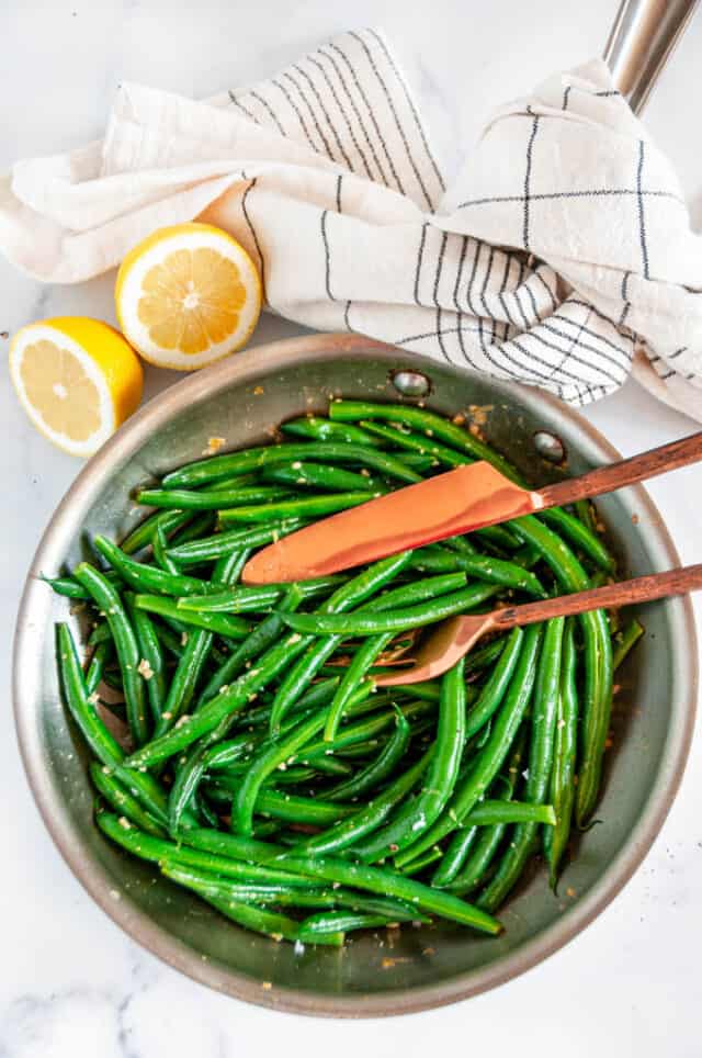 Easy Skillet Garlic Green Beans - Aberdeen's Kitchen