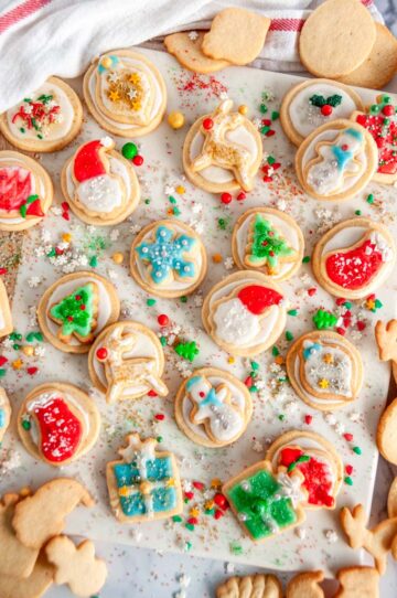 Holiday Sugar Cookies with Vanilla Icing - Aberdeen's Kitchen
