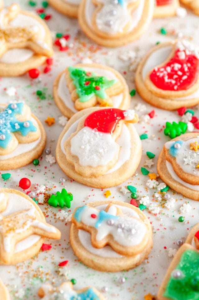 Holiday Sugar Cookies with Vanilla Icing - Aberdeen's Kitchen