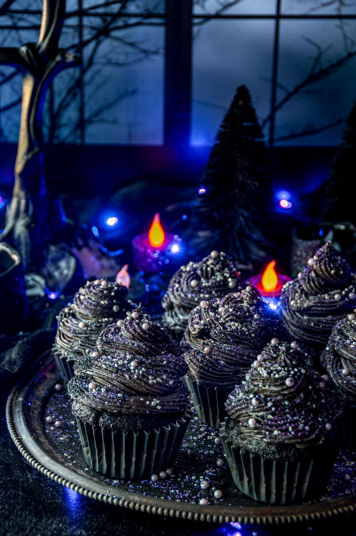 https://www.aberdeenskitchen.com/wp-content/uploads/2023/10/Black-Velvet-Cupcakes-7.jpg